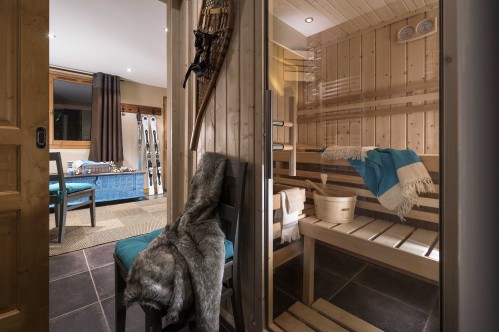 A Three Bedroom Apartment - Chalets de la Lombarde - Val Thorens - France; Copyright: Perdu