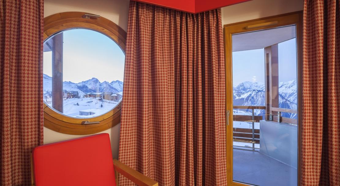 Hotel Royal Ours Blanc Alpe d'Huez  Deluxe room window