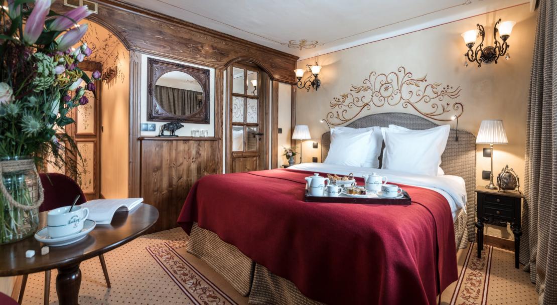 Bedroom Hotel de La Loze; Copyright: Maison Fenestraz