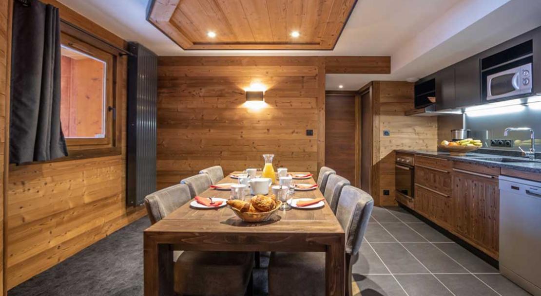 Chalet Altitude dining and kitchen; Copyright: Chalet Altitude, Val Thorens