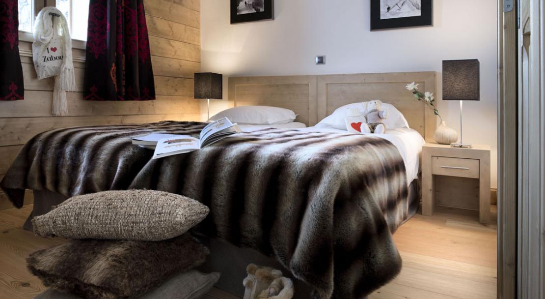 Example of a double bedroom at L'Orée des Neiges in Peisey-Vallandry; Copyright: @studiobergoend