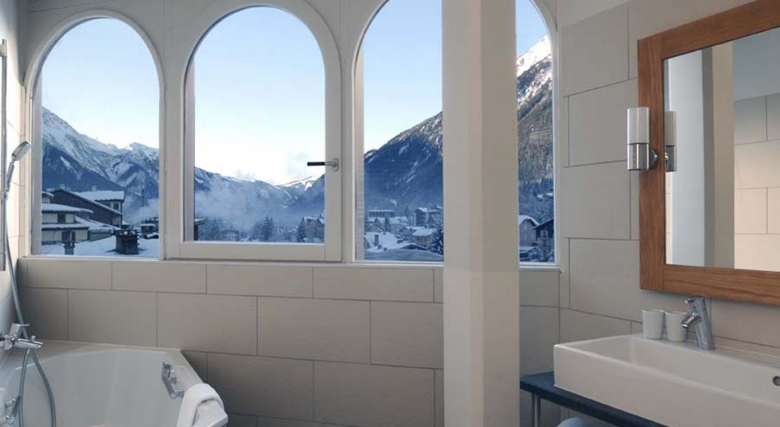 Bathroom with view Hotel le Morgane Chamonix