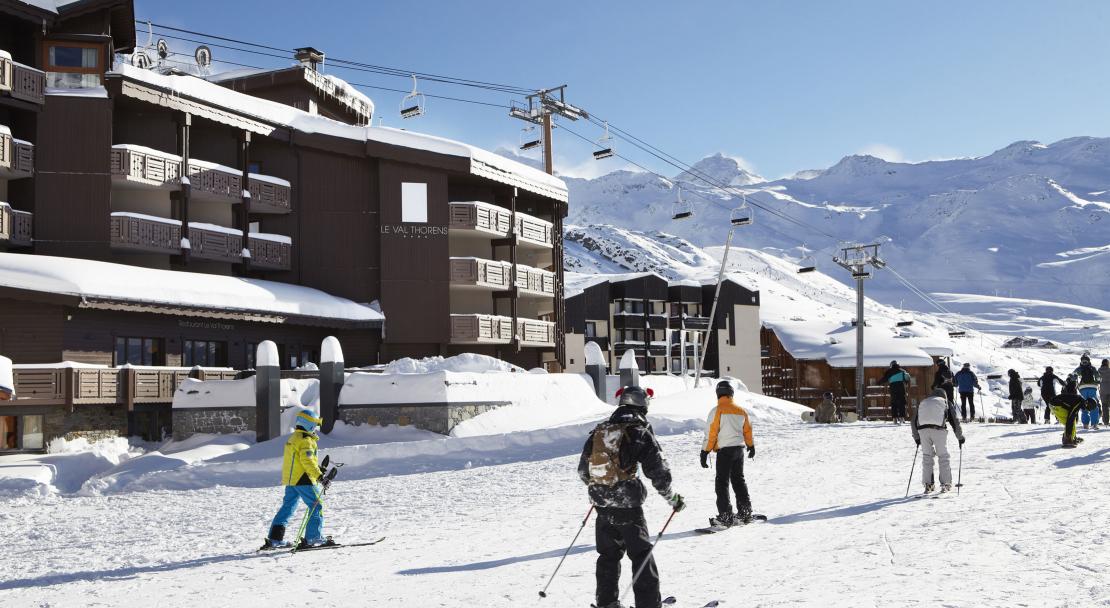 Skiing outside Hotel Le Val Thorens