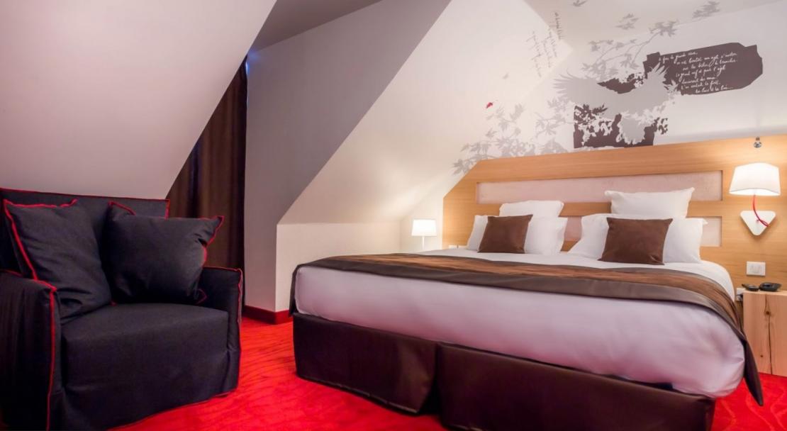 Double Bed in Hotel Le Grand Aigle