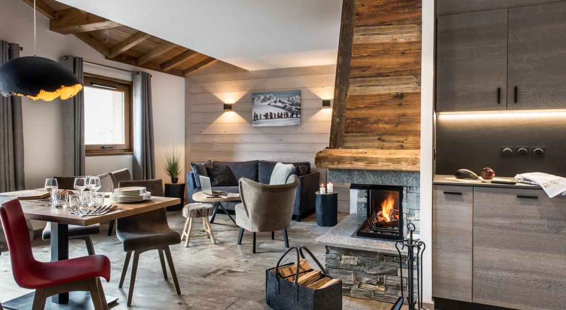 Lounge with Fireplace Chalet Skadi; Copyright: Village Montana
