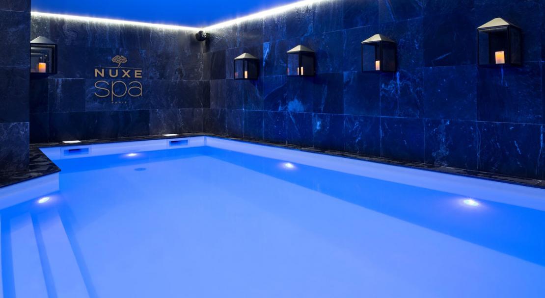 Large atmospheric LED heated indoor swimming pool Hotel Araucaria La Plagne