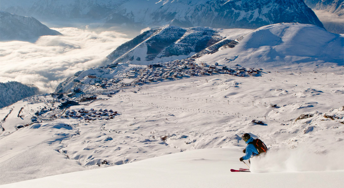 Skiing in Alpe d'Huez; Copyright: Laurent SALINO / Alpe d’Huez Tourisme