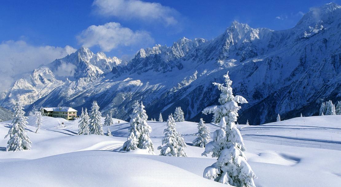 Snowy trees and mountains in Chamonix; Copyright: Jean-Charles Poirot