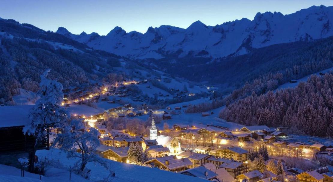 By night, the resort of Le Grand Bornand