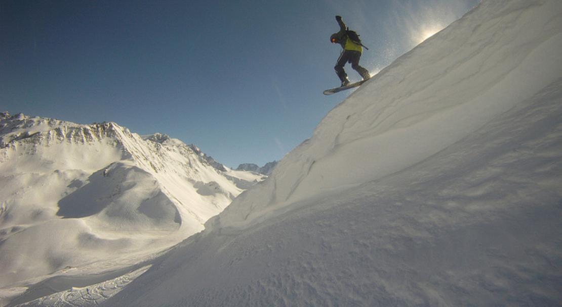An extreme skiier in Vallorcine, France; Copyright: http://www.chamonet.com