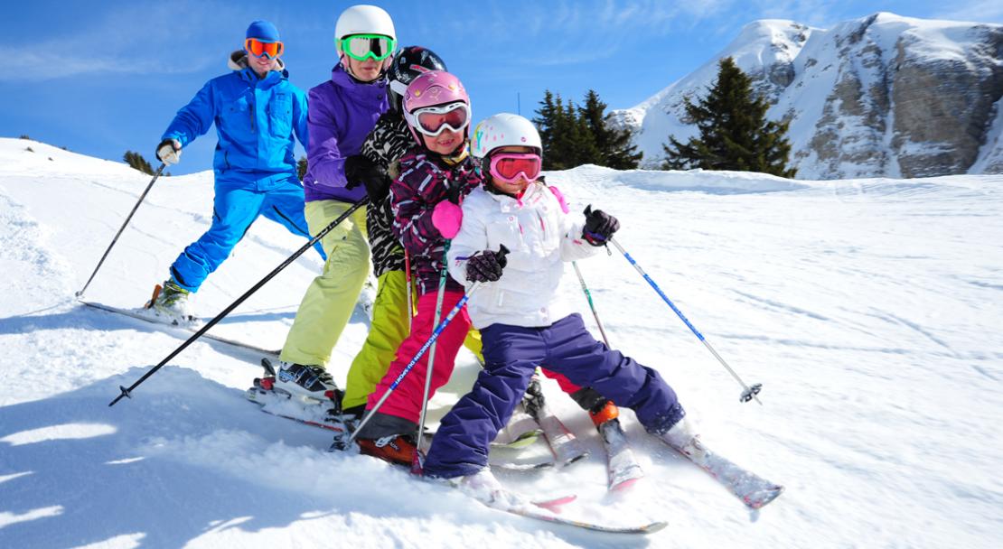 Family skiing in Chatel; Copyright: Thiebaut