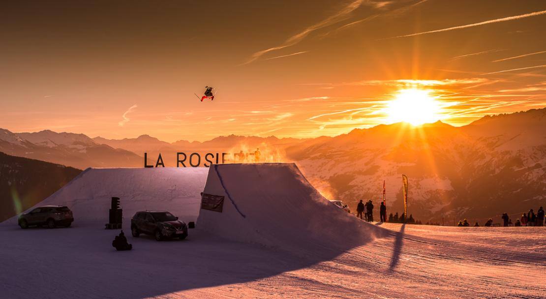 Freestyle Skiing at Sunset in La Rosiere; Copyright: Propaganda