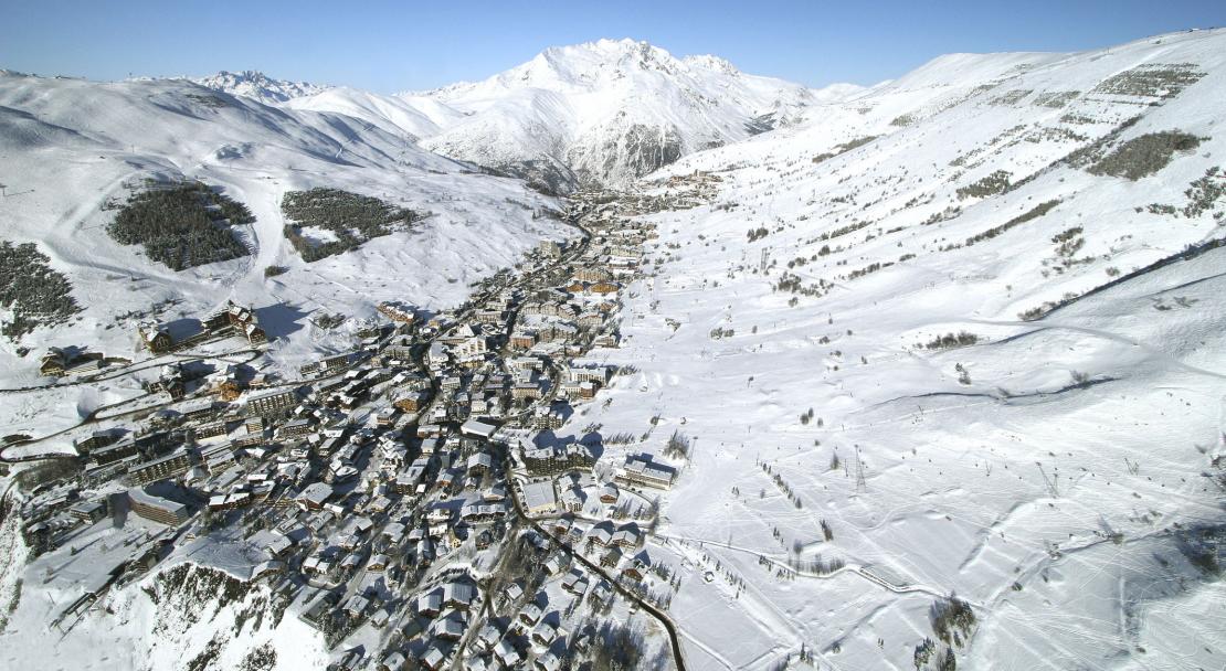 The village from above; Copyright: Les 2 Alpes Tourist Office