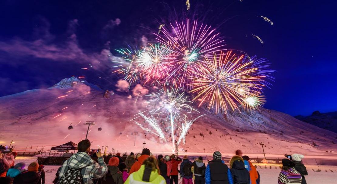 Fireworks New Year Tignes; Copyright: Greg Mistal
