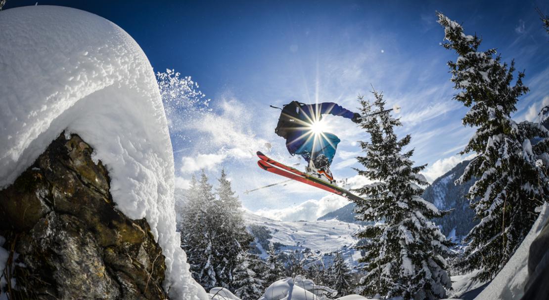 Ski off-piste in la clusaz; Copyright: David Machet
