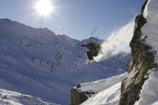 Cliff drop in Val Thorens