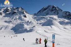 Most of the ski slopes in Les Arcs have an easy and more challenging route making it ideal for groups of mixed abilities