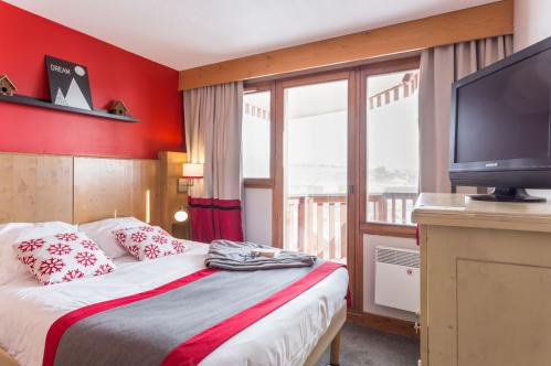 Double bedroom Résidence L'Ours Blanc, Alpe d'Huez; Copyright: Imagera