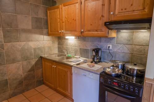 Kitchen in a 2 Person Apartment - Les Balcons de Val Thorens