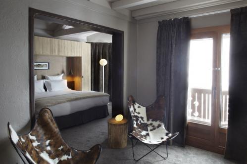 Suite Hotel Val Thorens Three Valleys double bed seating area