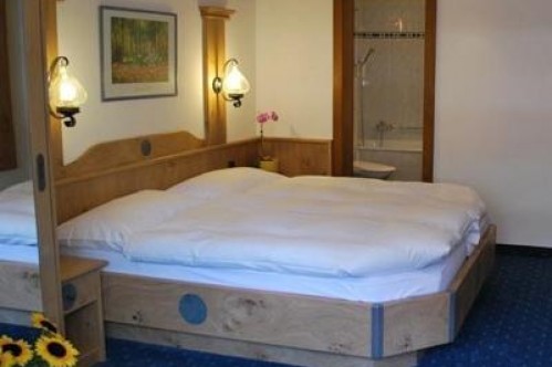 North-Facing Twin Room - Hotel Couronne - Zermatt - Switzerland