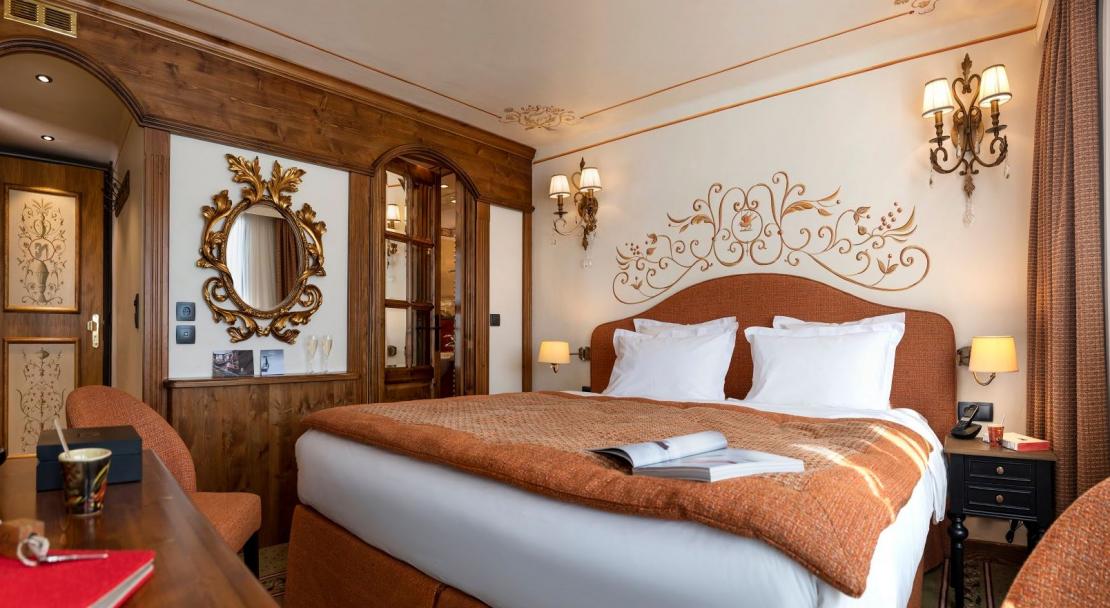 Hotel La Loze double bedroom; Copyright: Maison Fenestraz