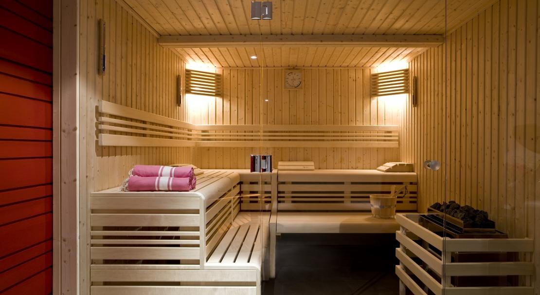 Modern wooden sauna Hotel Ormelune Val d'Isere