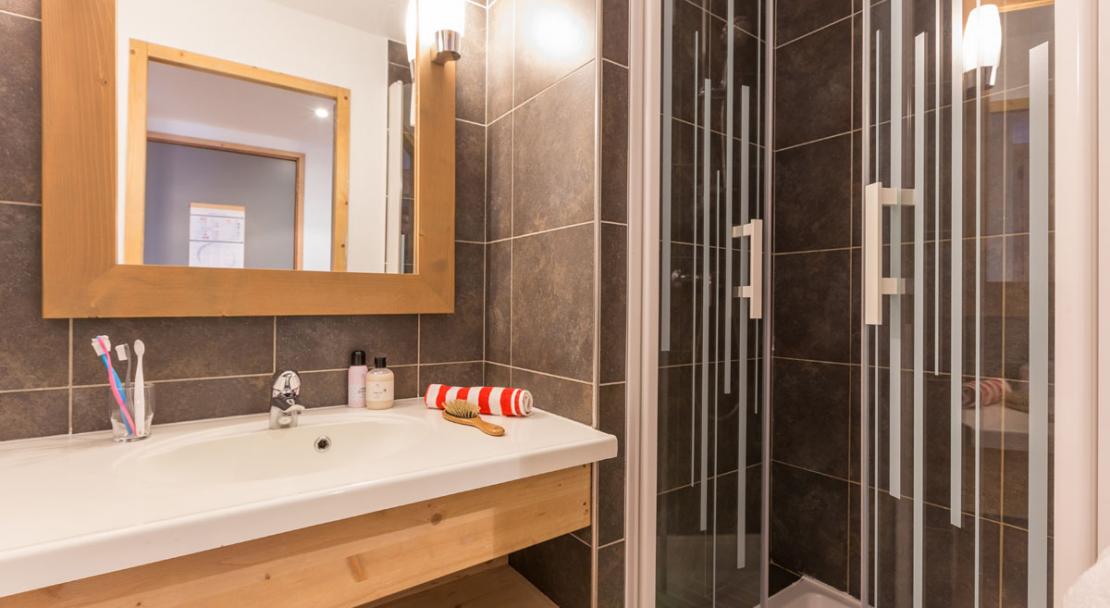 Shower room bathroom Residence Aconit Pierre et Vacances Les Menuires; Copyright: Imagera