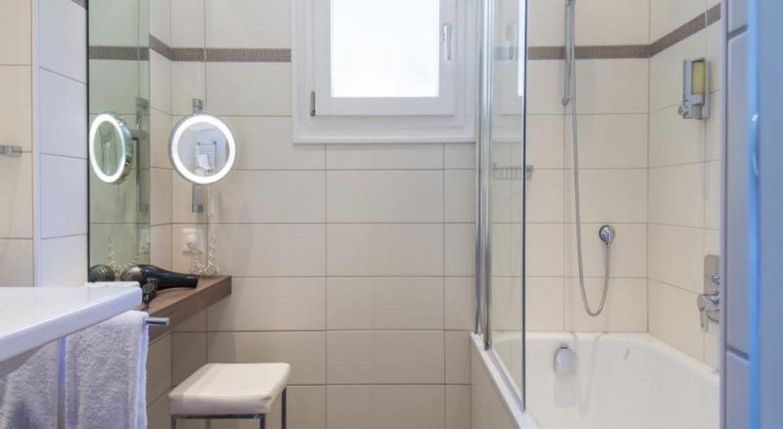 Hotel Excelsior - Zermatt - Bedroom -Bathroom