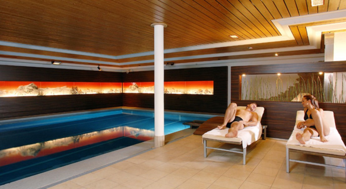 Swimming pool at the Ramada Hotel Regina Titlis