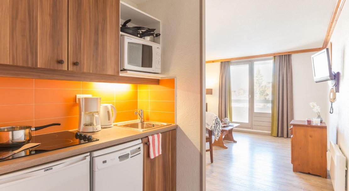 Apartment Kitchenette Living Room Les Bergers Alpe d'Huez; Copyright: Imagera