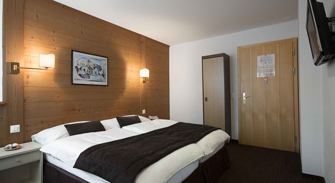 Hotel La Prairie Crans Montana Bedroom