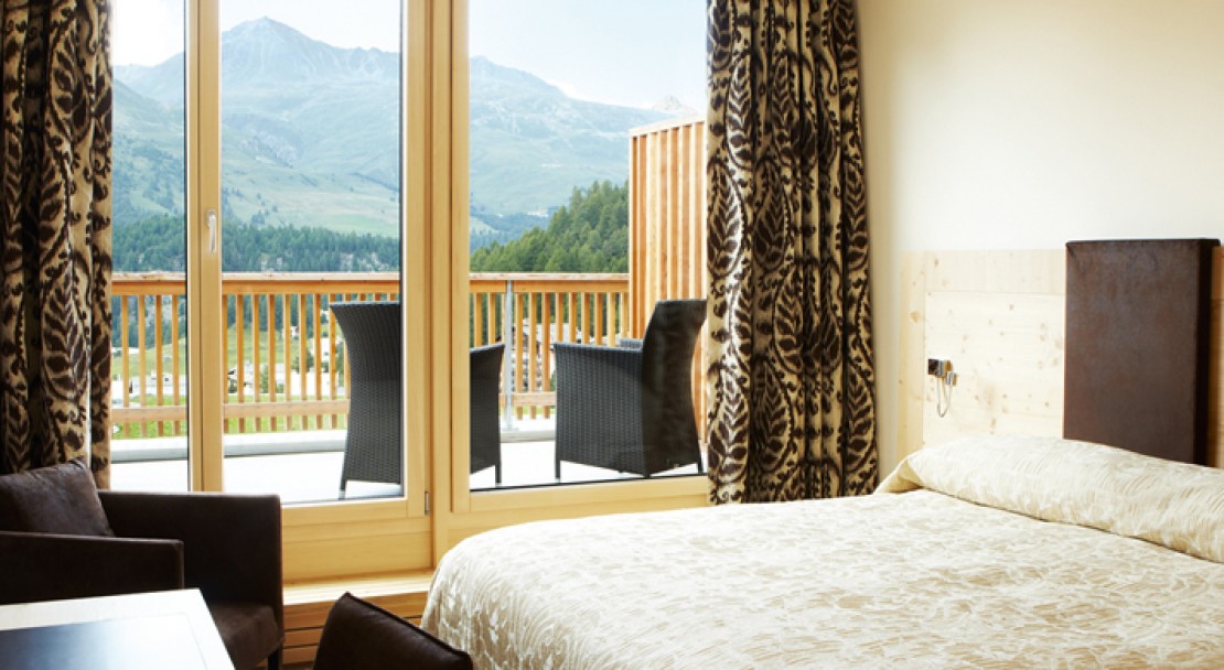 The Corvatsch Bedroom in the Nira Alpina, St Moritz; Copyright: Nira Alpina