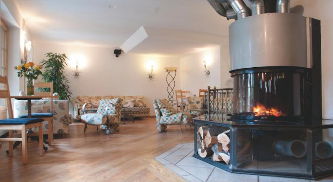 Zermatt Sunstar Style Fireplace lounge; Copyright: Sunstar