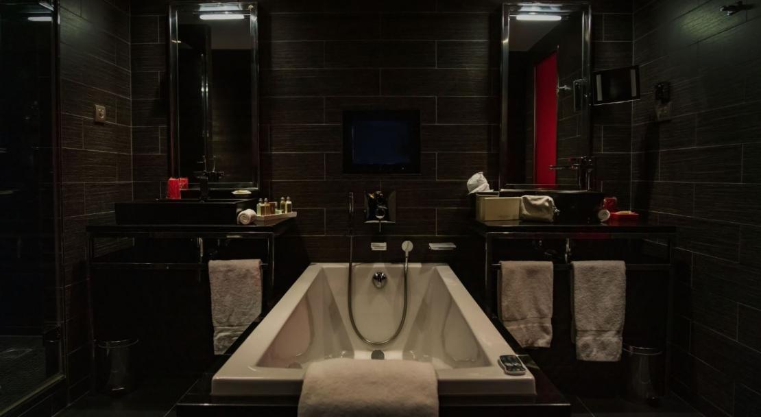 Bathroom; Copyright: Hotel Avenue Lodge