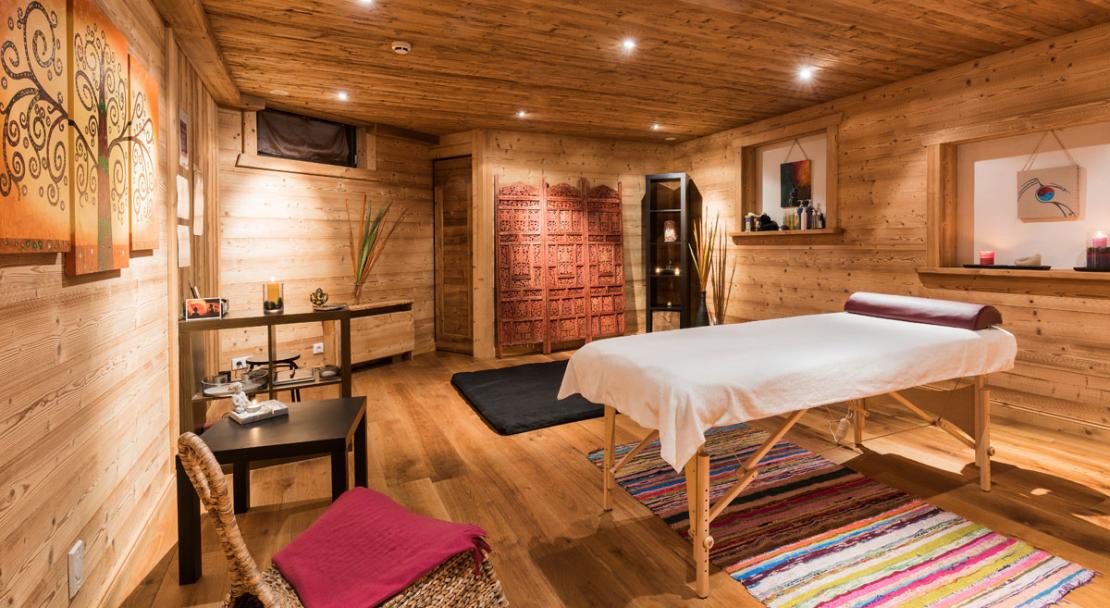 Spa massage relaxation room Hotel Le Petit Dru Morzine