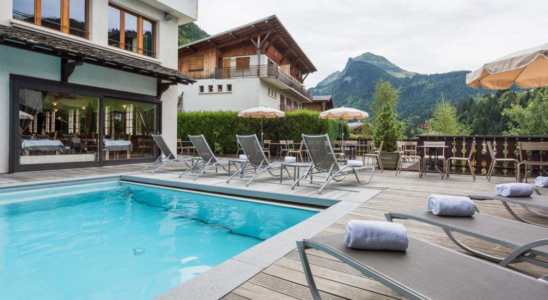 Heated indoor/outdoor swimming pool Hotel Le Petit Dru Morzine