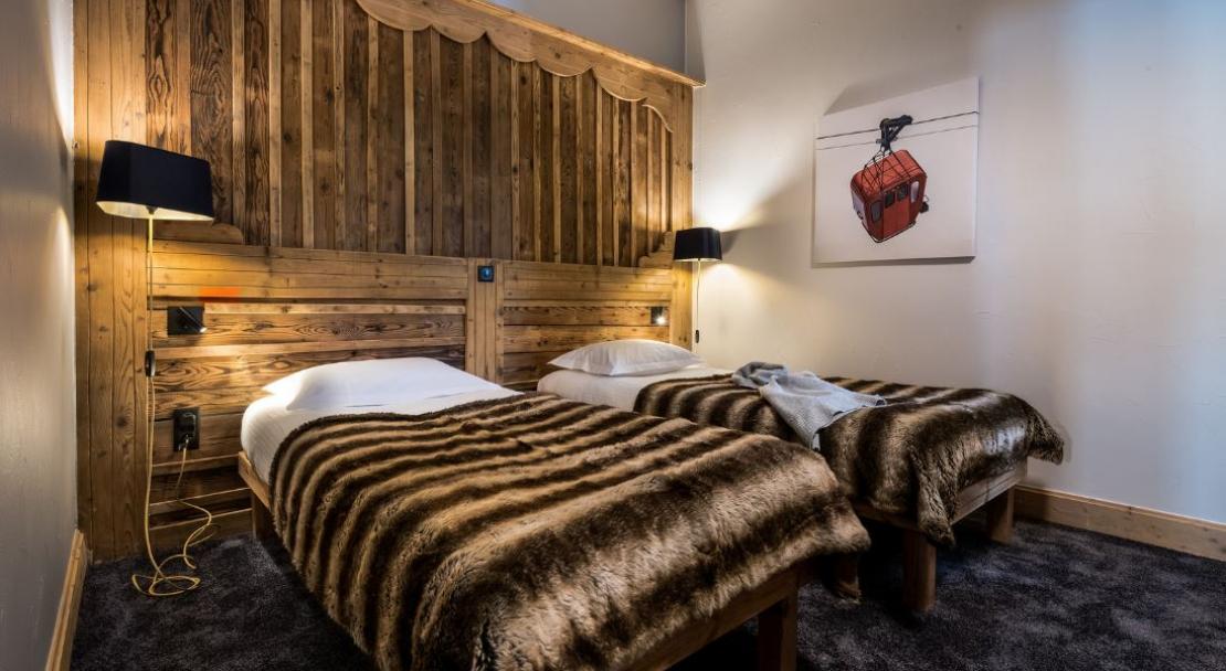 Twin Bedroom; Copyright: Hotel Les Suites du Montana