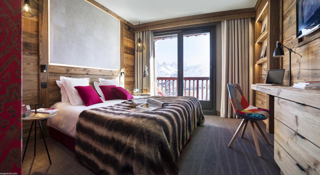 Bedroom at Hotel Village Montana Tignes; Copyright: Studio Bergoend