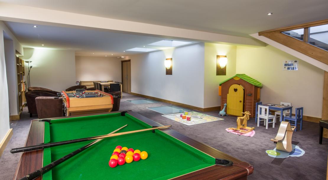 Residence and Spa Vallorcine Mont Blanc pool table