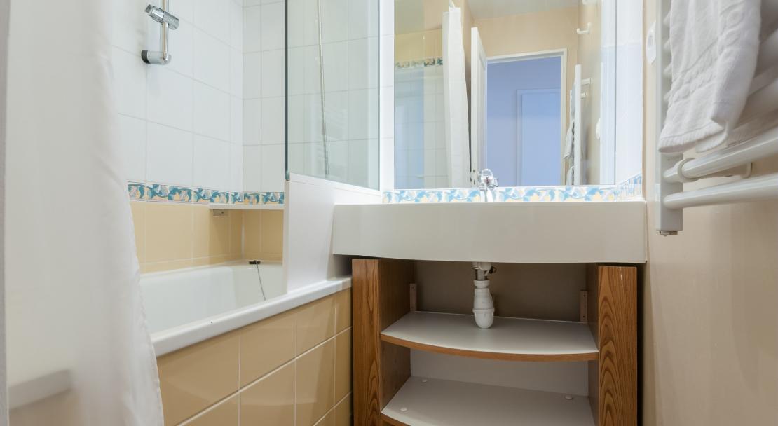 Bathroom Sepia Avoriaz