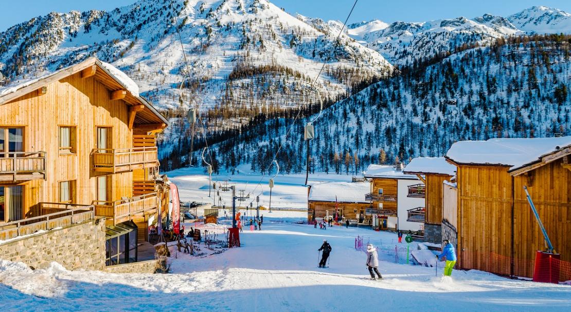 Ski-in ski-out piste access Hotel Anova Montgenevre