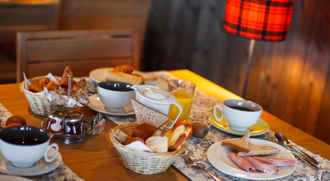 Breakfast table Chalet Hotel Kaya Les Menuires