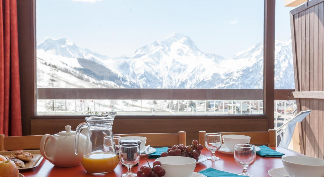Table with View Le Jandri Les Deux Alpes