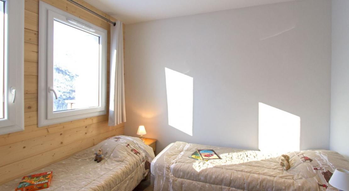 Chalet de Sophie twin bedroom; Copyright: Odalys