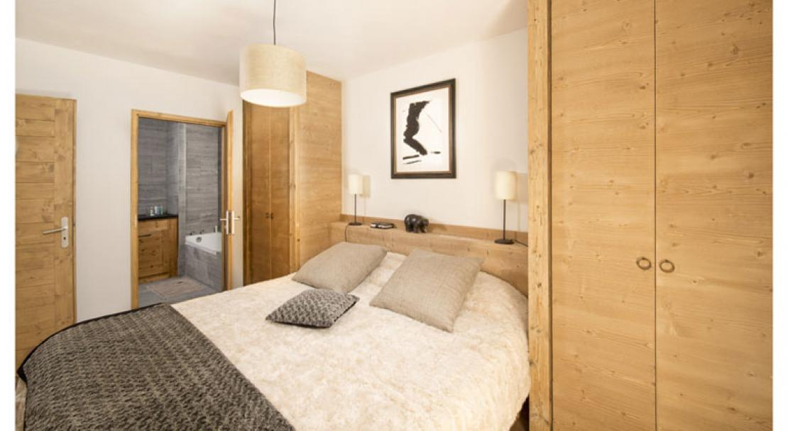 Master bedroom ensuite bathroom Tignes Santa Terra apartments residence