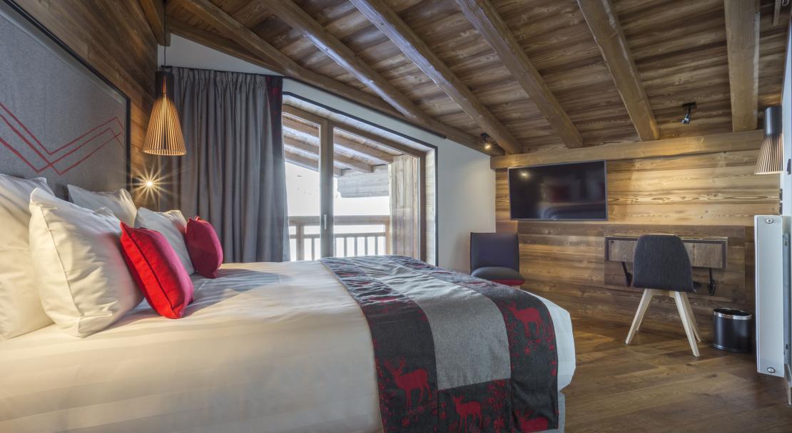 Alparena Prestige Suite bedroom; Copyright: Les Balcons