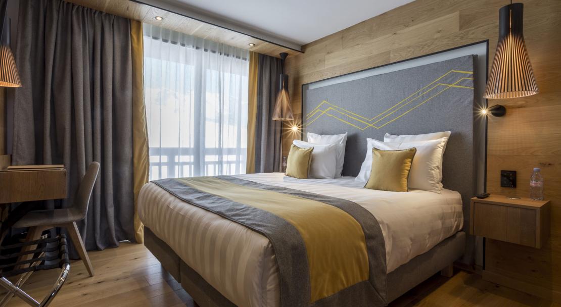 Alparena superior suite double bedroom; Copyright: Les Balcons
