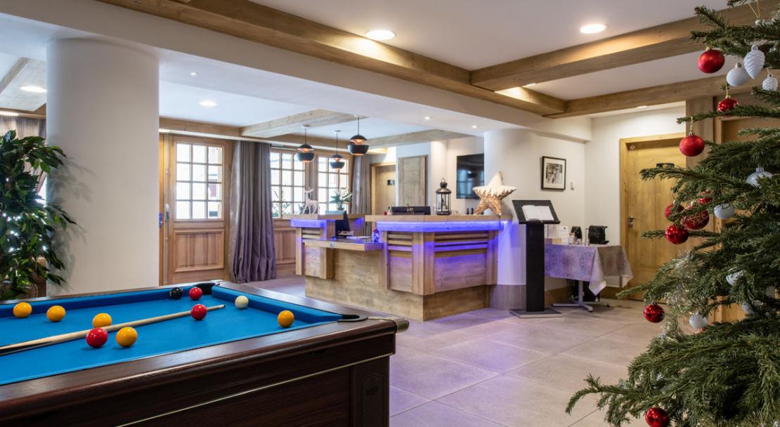 Reception and pool table, Lodge des Neiges; Copyright: ©Foud'Images