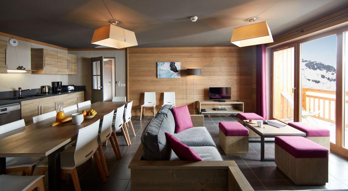 Chalets du Soleil contemporary living area; Copyright: CGH